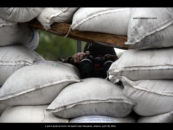 VASILY MAXIMOV (AFP) A pro-Russian activist checkpoint near Slavyansk, Ukraine. April 30, 2014. 