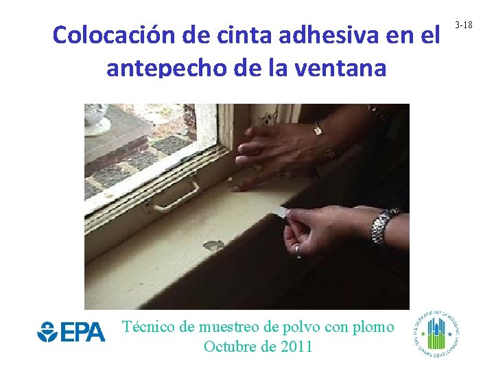 Colocación de cinta adhesiva en el antepecho de la ventana Técnico de muestreo de