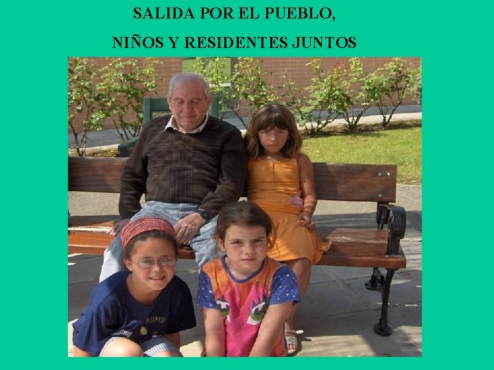 SALIDA POR EL PUEBLO, NIÑOS Y RESIDENTES JUNTOS 