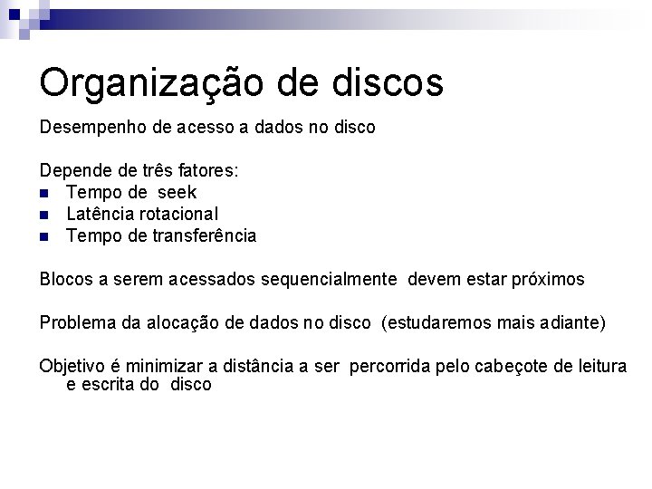 Organização de discos Desempenho de acesso a dados no disco Depende de três fatores: