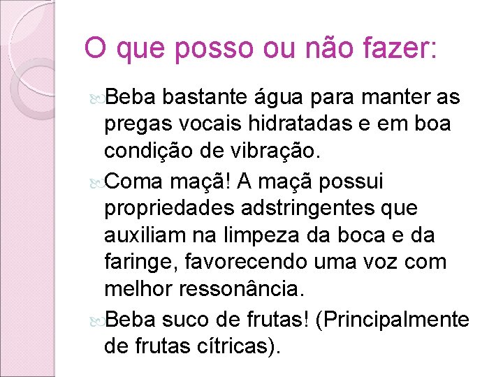 O que posso ou não fazer: Beba bastante água para manter as pregas vocais O que posso ou não fazer: Beba bastante água para manter as pregas vocais