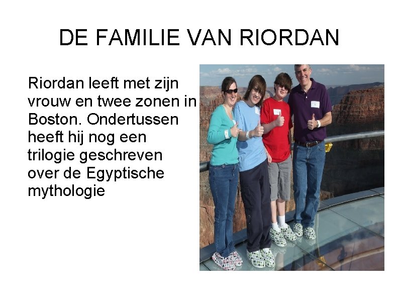 DE FAMILIE VAN RIORDAN Riordan leeft met zijn vrouw en twee zonen in Boston.