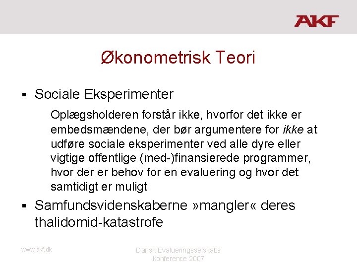 Økonometrisk Teori § Sociale Eksperimenter Oplægsholderen forstår ikke, hvorfor det ikke er embedsmændene, der