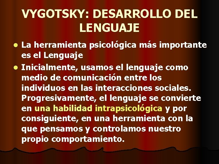 VYGOTSKY: DESARROLLO DEL LENGUAJE La herramienta psicológica más importante es el Lenguaje l Inicialmente,