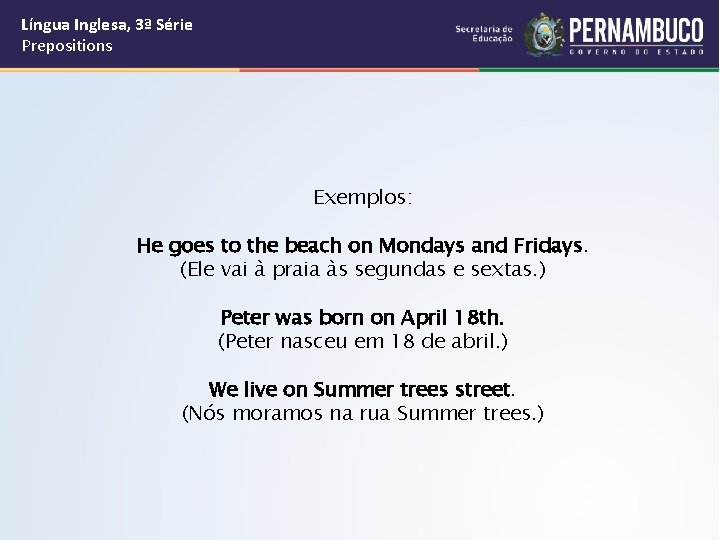 Língua Inglesa, 3ª Série Prepositions Exemplos: He goes to the beach on Mondays and