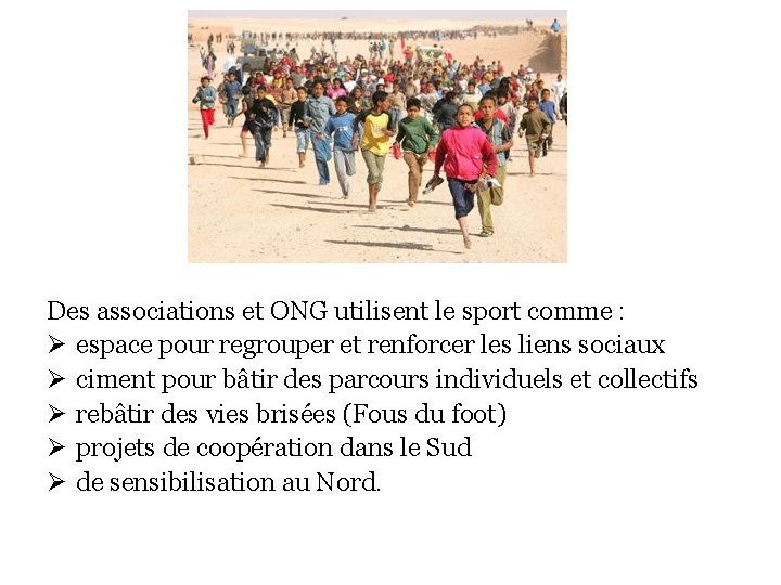 Des associations et ONG utilisent le sport comme : Ø espace pour regrouper et