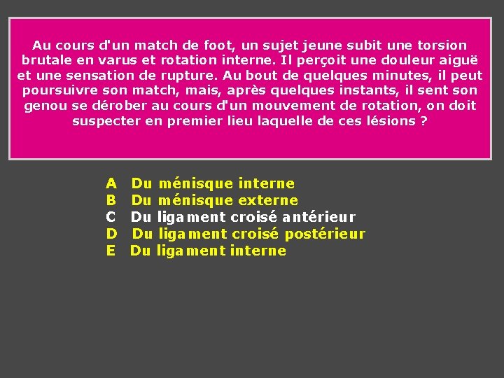 Au cours d'un match de foot, un sujet jeune subit une torsion brutale Au cours d'un match de foot, un sujet jeune subit une torsion brutale