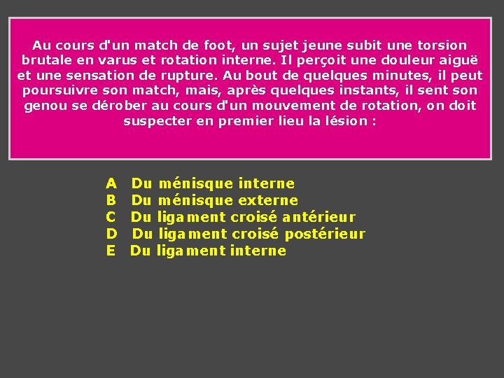 Au cours d'un match de foot, un sujet jeune subit une torsion brutale Au cours d'un match de foot, un sujet jeune subit une torsion brutale