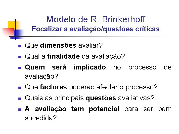 Modelo de R. Brinkerhoff Focalizar a avaliação/questões críticas n Que dimensões avaliar? n Qual