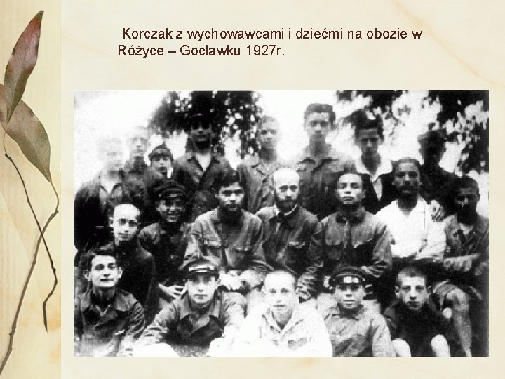  Korczak z wychowawcami i dziećmi na obozie w Różyce – Gocławku 1927 r.