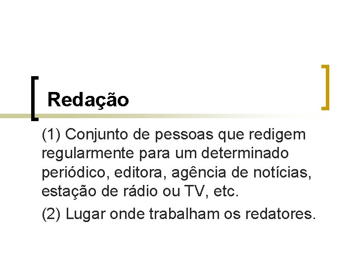 Redação (1) Conjunto de pessoas que redigem regularmente para um determinado periódico, editora, agência