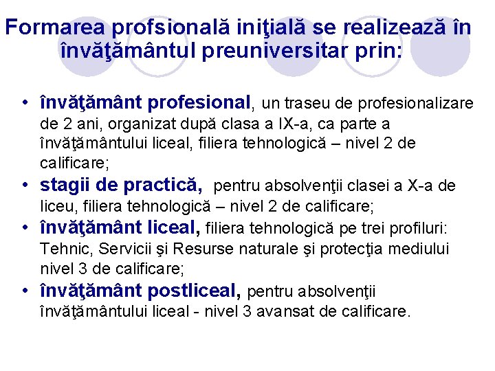 Formarea profsională iniţială se realizează în învăţământul preuniversitar prin: • învăţământ profesional, un traseu