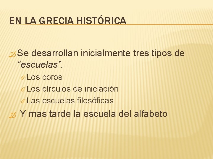 EN LA GRECIA HISTÓRICA Se desarrollan inicialmente tres tipos de “escuelas”. Los coros Los