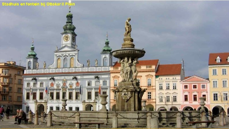 Stadhuis en fontein bij Ottokar II Plein 