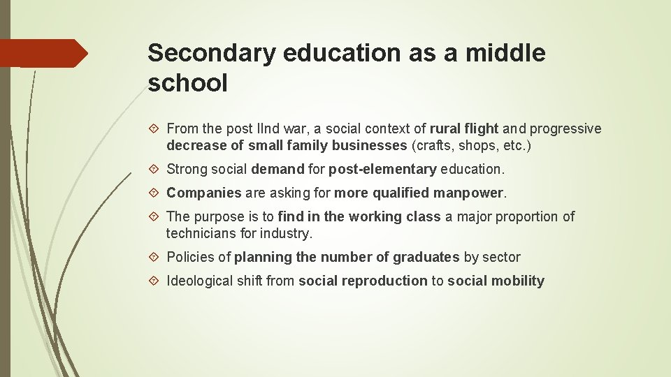 Secondary education as a middle school From the post IInd war, a social context
