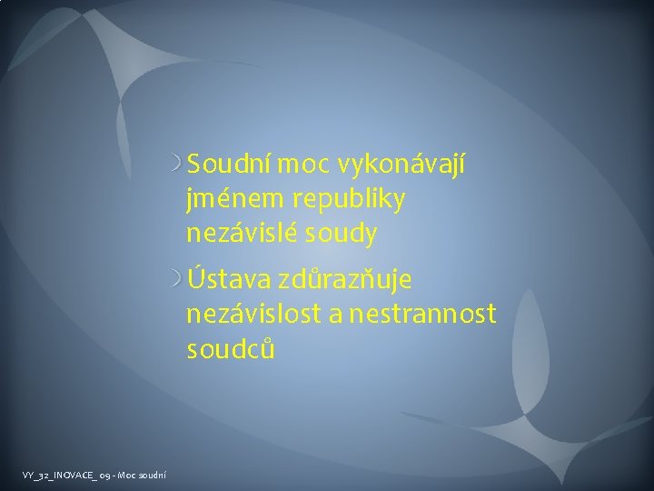 Soudní moc vykonávají jménem republiky nezávislé soudy Ústava zdůrazňuje nezávislost a nestrannost soudců VY_32_INOVACE_