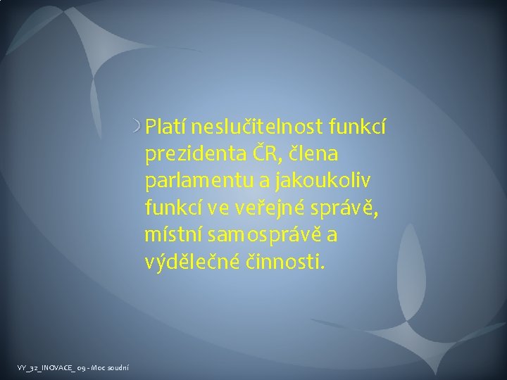 Platí neslučitelnost funkcí prezidenta ČR, člena parlamentu a jakoukoliv funkcí ve veřejné správě, místní