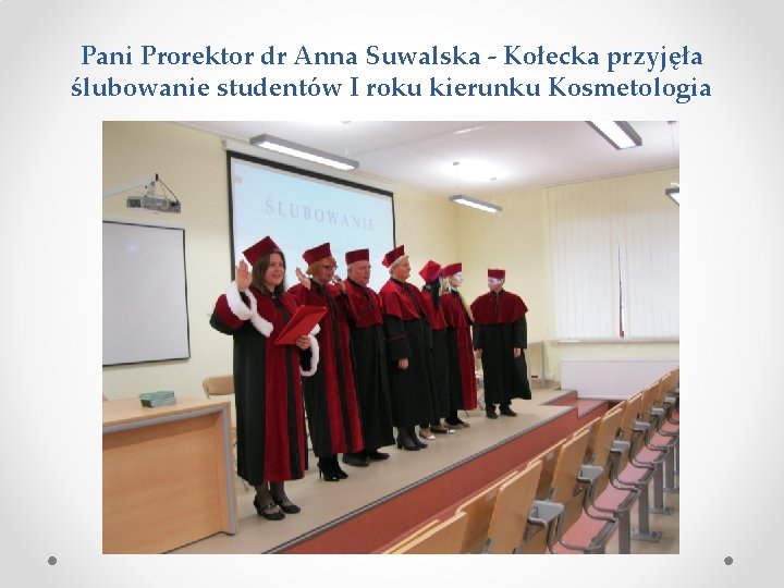 Pani Prorektor dr Anna Suwalska - Kołecka przyjęła ślubowanie studentów I roku kierunku Kosmetologia