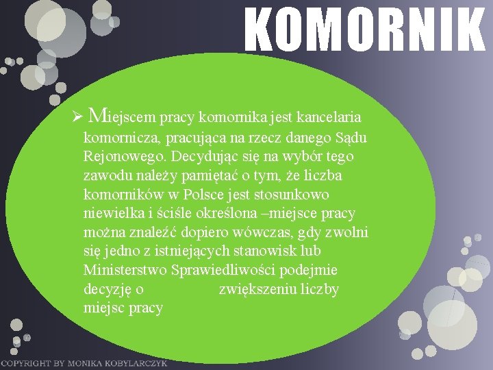 KOMORNIK Ø Miejscem pracy komornika jest kancelaria komornicza, pracująca na rzecz danego Sądu Rejonowego.