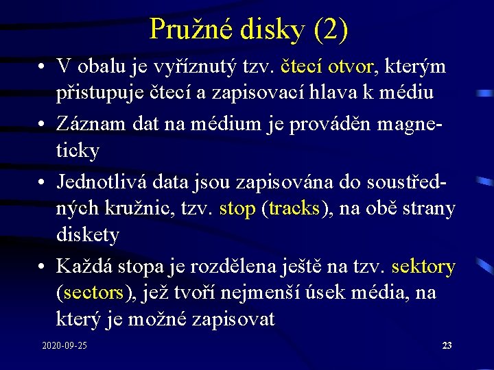 Pružné disky (2) • V obalu je vyříznutý tzv. čtecí otvor, kterým přistupuje čtecí