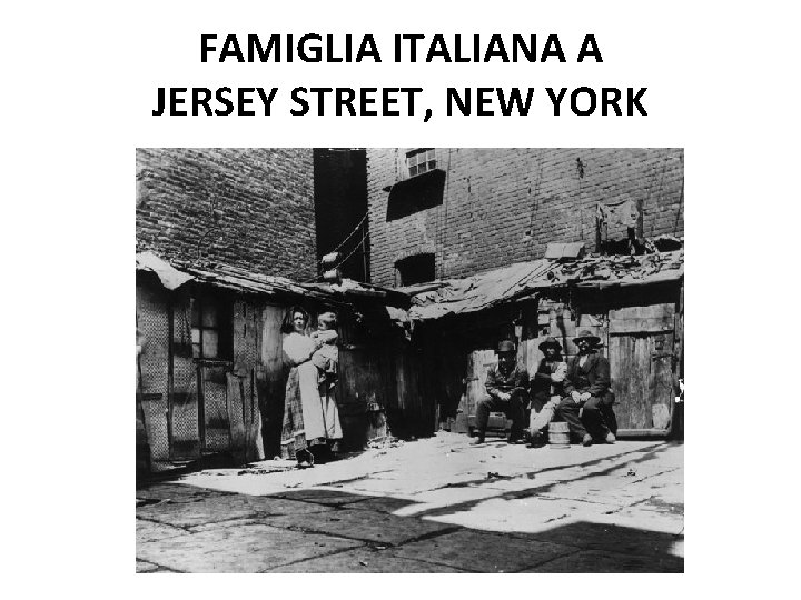 FAMIGLIA ITALIANA A JERSEY STREET, NEW YORK 