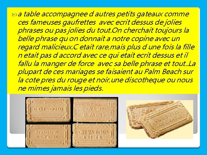  a table accompagnee d autres petits gateaux comme ces fameuses gaufrettes avec ecrit