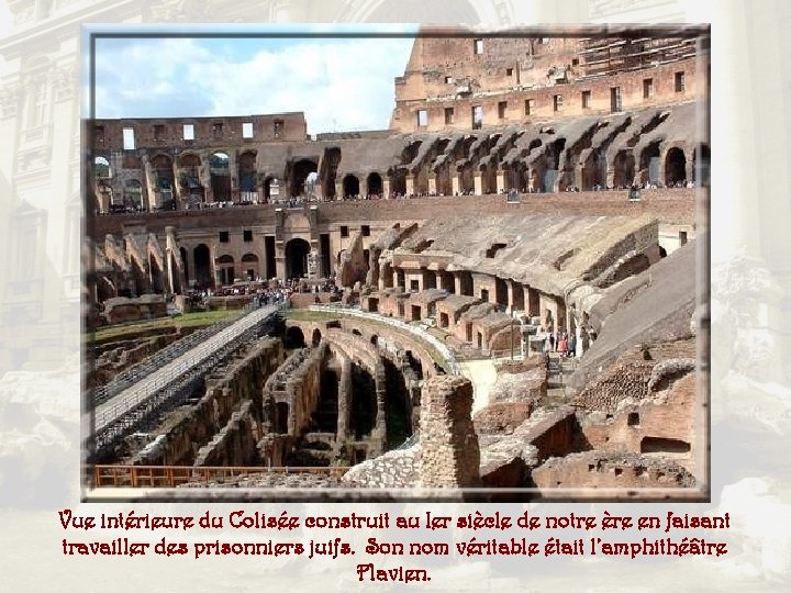 Vue intérieure du Colisée construit au Ier siècle de notre ère en faisant travailler