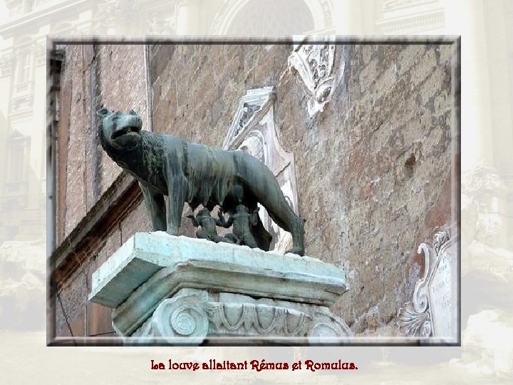 La louve allaitant Rémus et Romulus. 