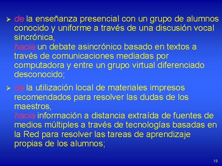 Ø de la enseñanza presencial con un grupo de alumnos conocido y uniforme a