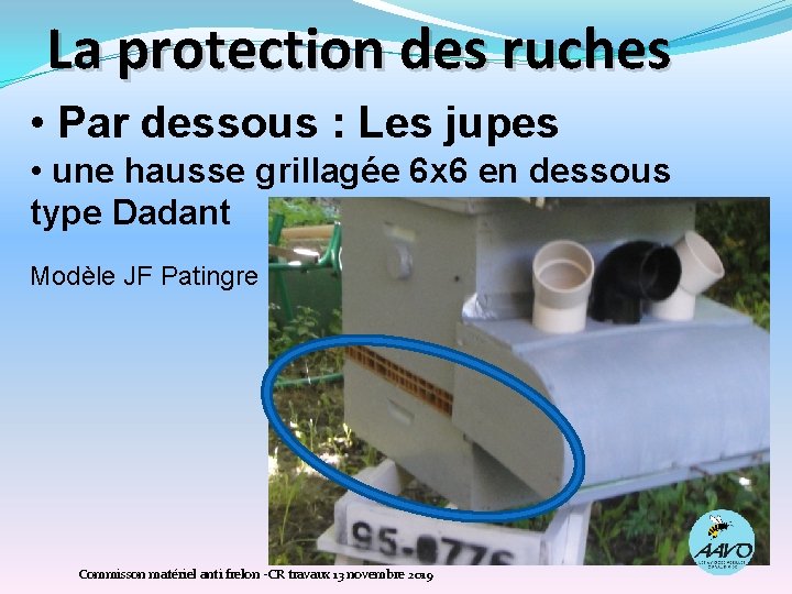 La protection des ruches • Par dessous : Les jupes • une hausse grillagée