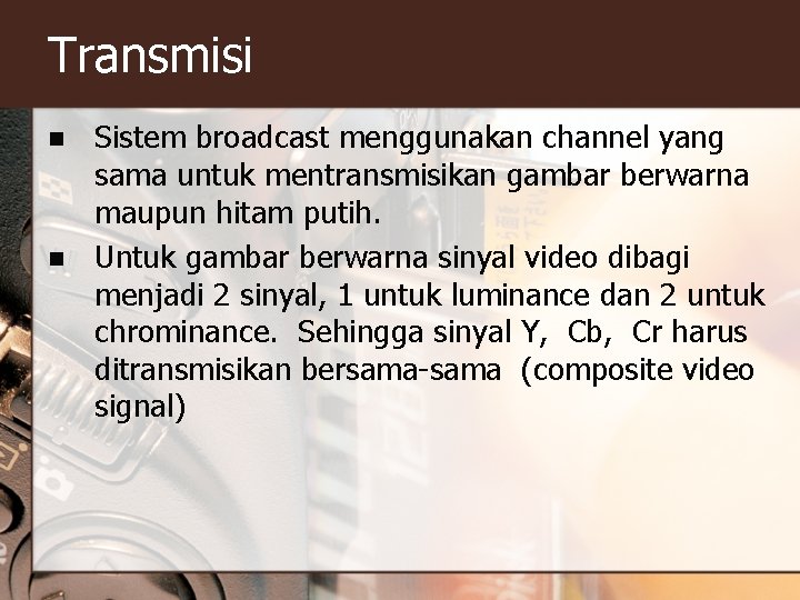 Transmisi n n Sistem broadcast menggunakan channel yang sama untuk mentransmisikan gambar berwarna maupun