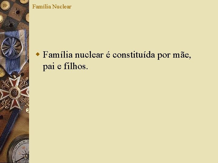 Família Nuclear w Família nuclear é constituída por mãe, pai e filhos. 