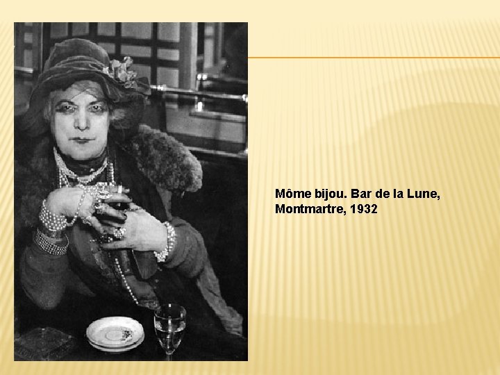 Môme bijou. Bar de la Lune, Montmartre, 1932 