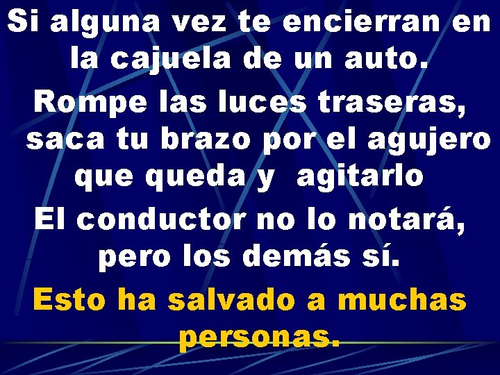 Si alguna vez te encierran en la cajuela de un auto. Rompe las luces