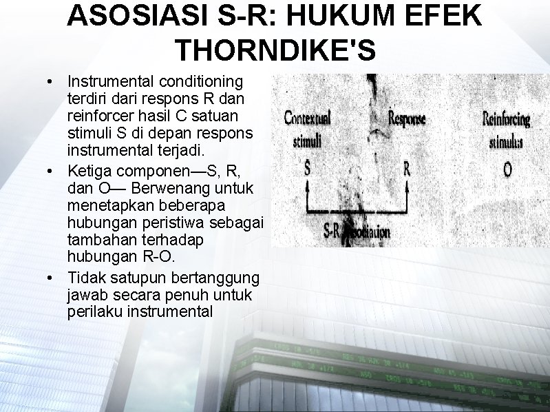 ASOSIASI S-R: HUKUM EFEK THORNDIKE'S • Instrumental conditioning terdiri dari respons R dan reinforcer