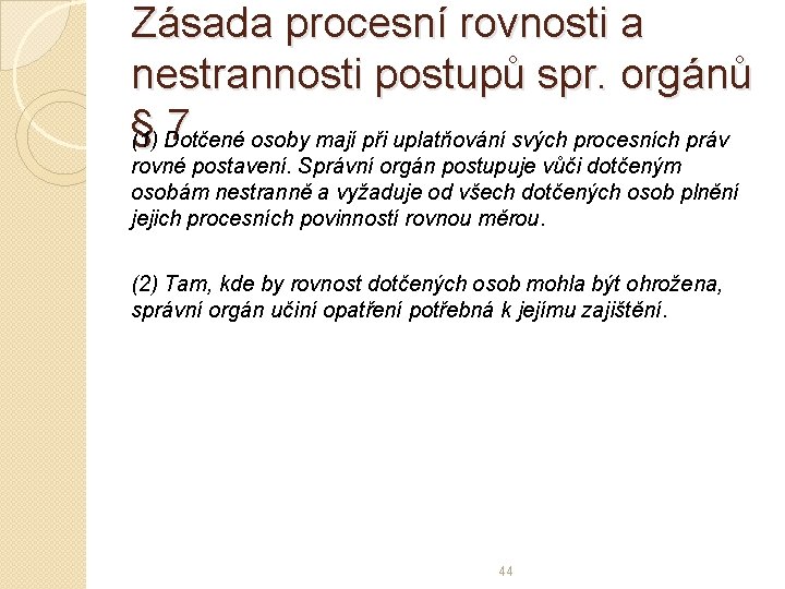Zásada procesní rovnosti a nestrannosti postupů spr. orgánů § 7 (1) Dotčené osoby mají