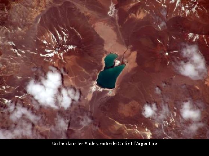 Un lac dans les Andes, entre le Chili et l’Argentine 