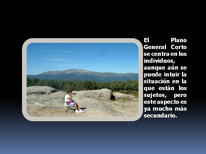 El Plano General Corto se centra en los individuos, aunque aún se puede intuir