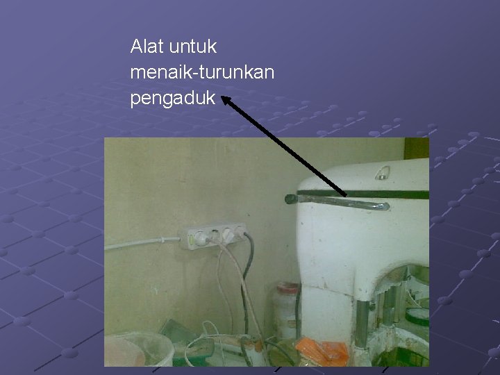 Alat untuk menaik-turunkan pengaduk 