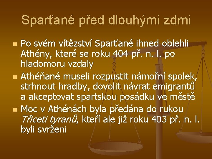 Sparťané před dlouhými zdmi n n n Po svém vítězství Sparťané ihned oblehli Athény, Sparťané před dlouhými zdmi n n n Po svém vítězství Sparťané ihned oblehli Athény,