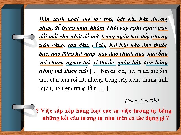 Bên cạnh ngài, mé tay trái, bát yến hấp đường phèn, để trong khay