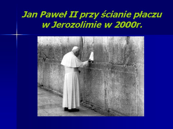 Jan Paweł II przy ścianie płaczu w Jerozolimie w 2000 r. 
