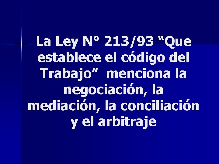 La Ley N° 213/93 “Que establece el código del Trabajo” menciona la negociación, la