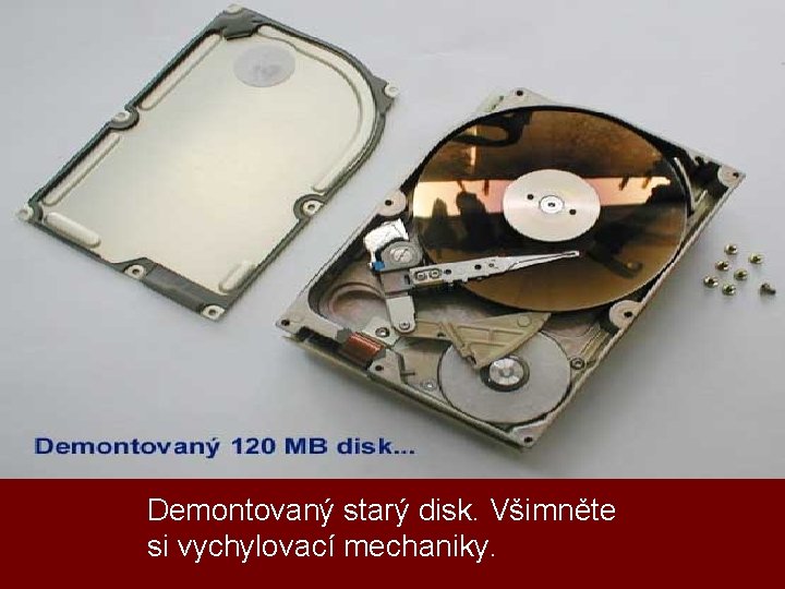 Demontovaný starý disk. Všimněte si vychylovací mechaniky. 