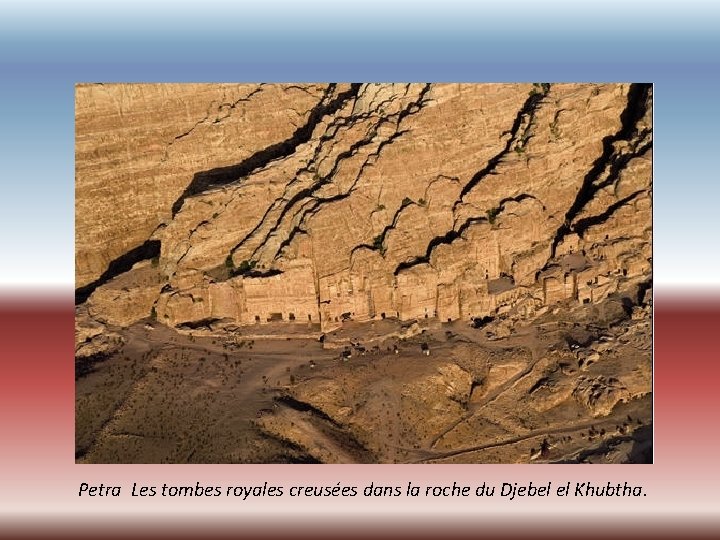 Petra Les tombes royales creusées dans la roche du Djebel el Khubtha. 