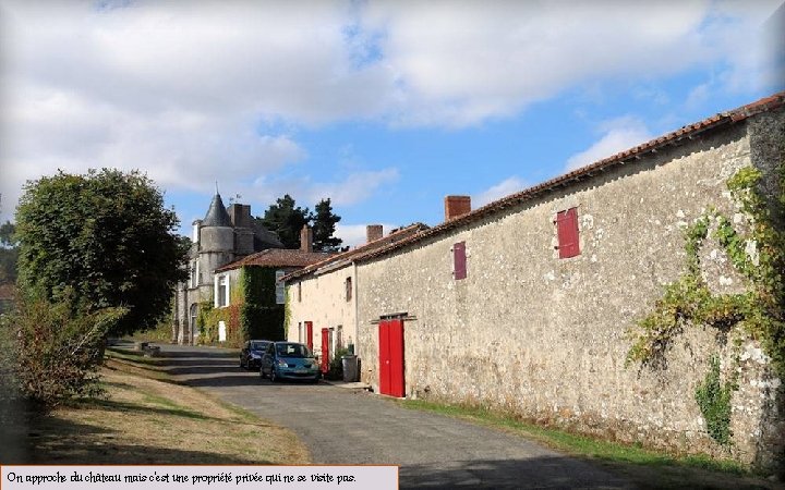 On approche du château mais c’est une propriété privée qui ne se visite pas.