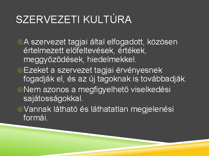 SZERVEZETI KULTÚRA A szervezet tagjai által elfogadott, közösen értelmezett előfeltevések, értékek, meggyőződések, hiedelmekkel. Ezeket