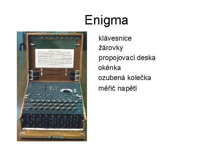 Enigma klávesnice žárovky propojovací deska okénka ozubená kolečka měřič napětí 