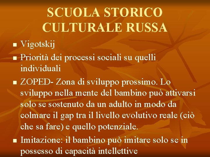 SCUOLA STORICO CULTURALE RUSSA n n Vigotskij Priorità dei processi sociali su quelli individuali SCUOLA STORICO CULTURALE RUSSA n n Vigotskij Priorità dei processi sociali su quelli individuali