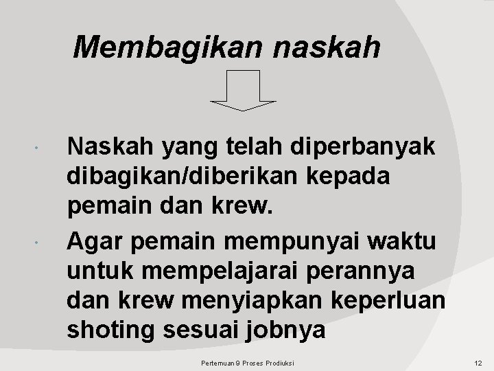 Membagikan naskah Naskah yang telah diperbanyak dibagikan/diberikan kepada pemain dan krew. Agar pemain mempunyai